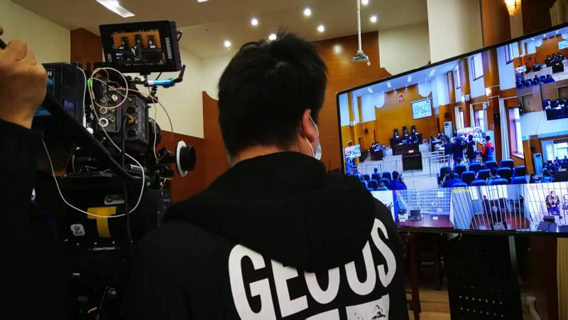 AI生成VS人工创意——建平县广告片拍摄公司的技术浪漫主义实践